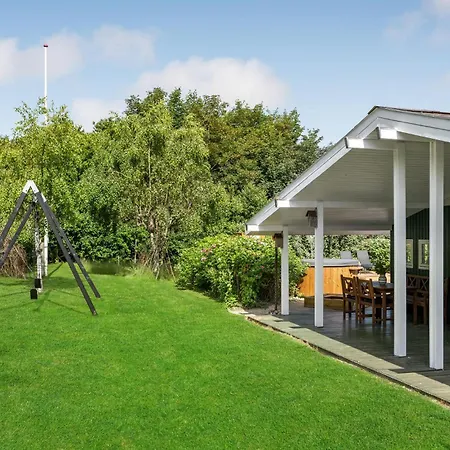 Three-bedroom In بيت للعطل *